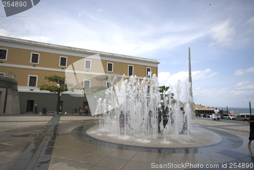 Image of fountain in quincentennial plaza old san juan