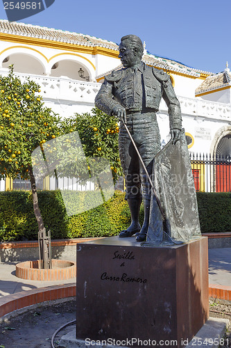 Image of Matador Curro Romero statue in Seville