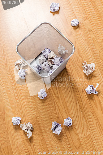 Image of Trash bin and paper ball