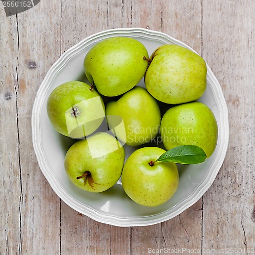 Image of fresh green apples in plate