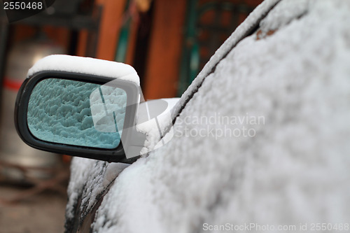 Image of Snowy car from the mirror