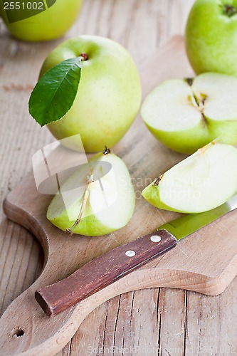 Image of fresh green sliced apples and knife 