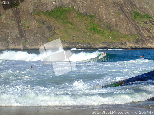 Image of Surfing in Itacoatiara beach