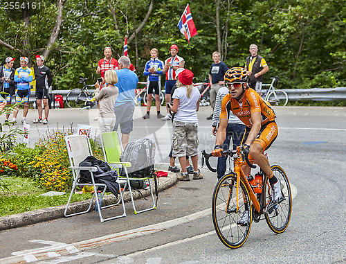 Image of Jon Izagirre Insausti Climbing Alpe D'Huez