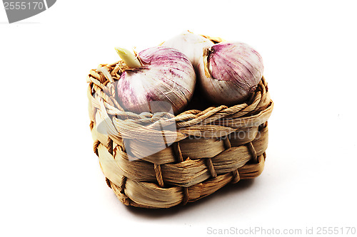 Image of garlic in a small wicker basket 