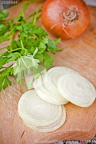 Image of fresh onions and parsley 