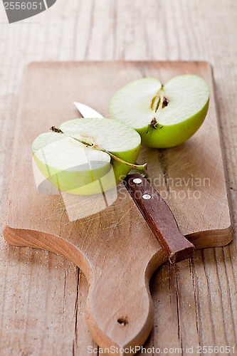 Image of fresh green sliced apple and knife 