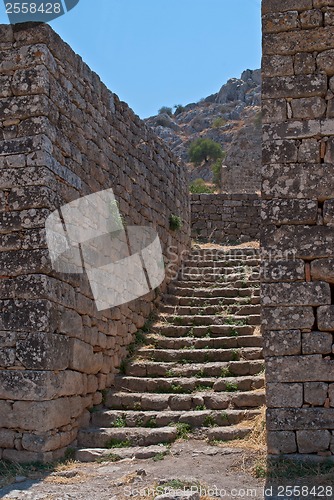 Image of Steps between the walls.