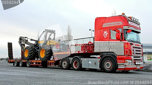 Image of Scania R500 Truck Hauling a Forest Harvester