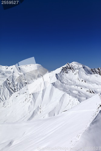 Image of Off-piste slope and blue clear sky in sun day