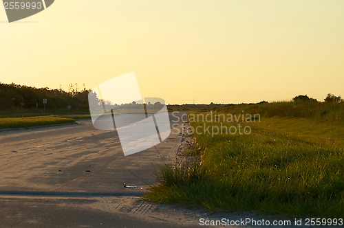 Image of deserted empty road in rural florida