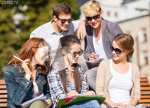 Image of group of students or teenagers hanging out