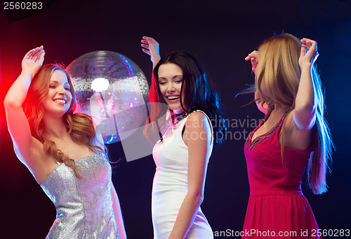 Image of three smiling women dancing in the club