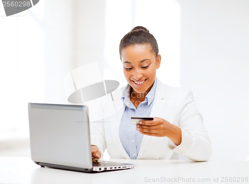 Image of businesswoman with laptop and credit card