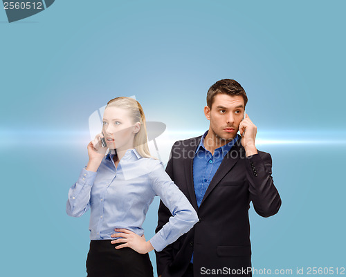 Image of woman and man with cell phones calling