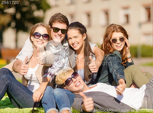 Image of group of students or teenagers showing thumbs up