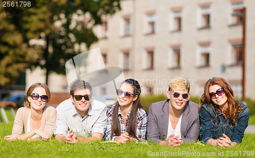 Image of group of students or teenagers hanging out