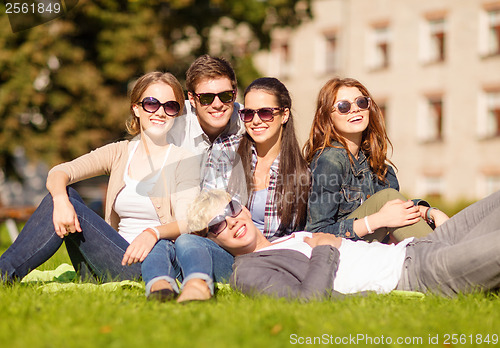 Image of group of students or teenagers hanging out