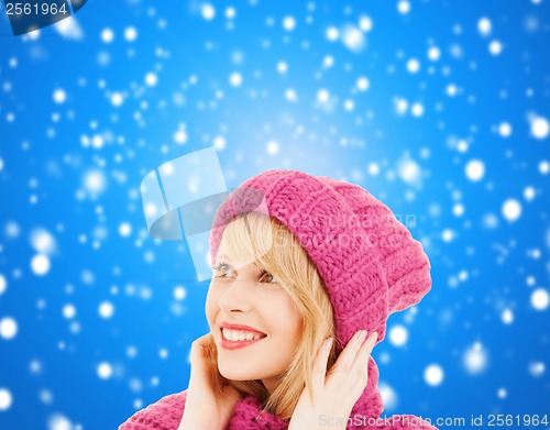 Image of woman in pink hat and scarf