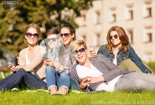 Image of students looking at smartphones and tablet pc