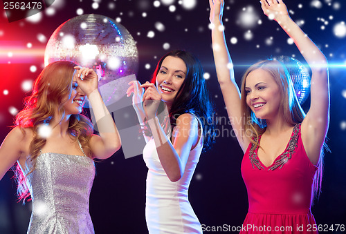 Image of three smiling women dancing in the club