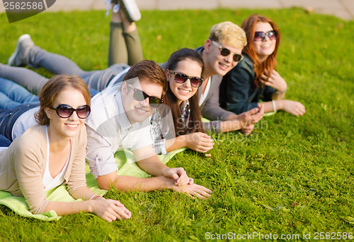 Image of group of students or teenagers hanging out