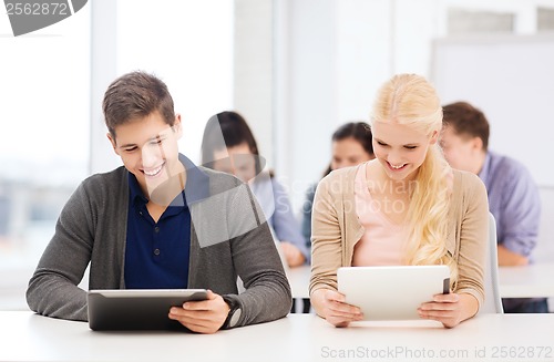 Image of students looking at tablet pc in lecture at school