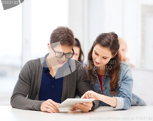 Image of students looking at tablet pc in lecture at school