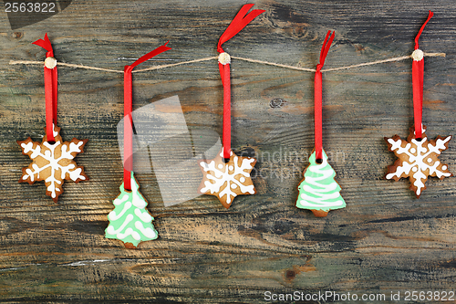 Image of Garland of Christmas cookies.