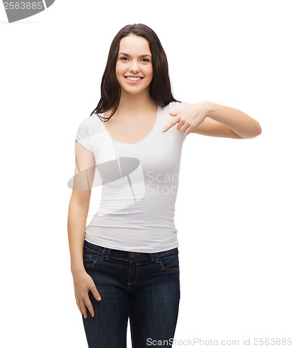 Image of smiling teenager in blank white t-shirt