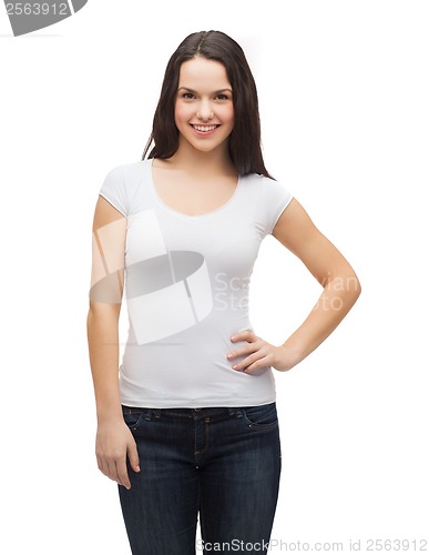 Image of smiling teenager in blank white t-shirt