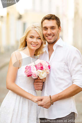 Image of couple with flowers in the city