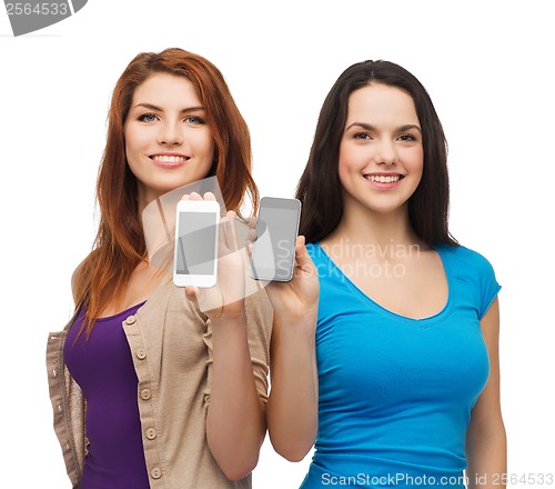 Image of students showing blank smartphones screens
