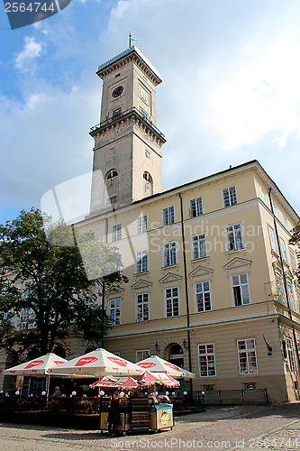 Image of city hall in the center of Lvov