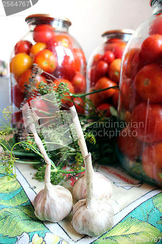 Image of tomatos in jars prepared for preservation