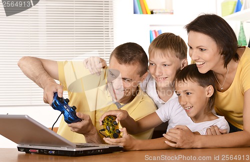 Image of Family with laptop