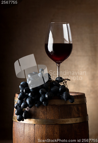 Image of Wineglass with wooden barrel