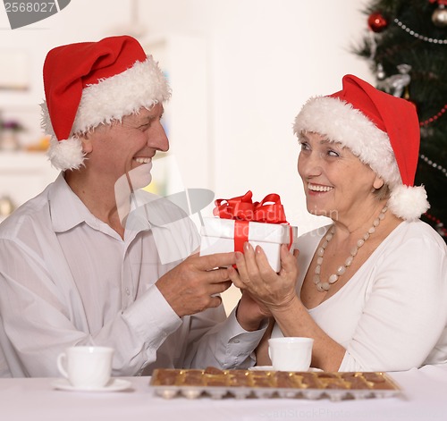 Image of Mature couple celebrating new year