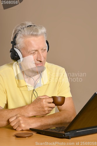 Image of Elder man with laptop