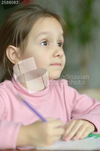Image of Little girl draws