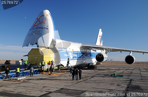 Image of AN-124 Unloading