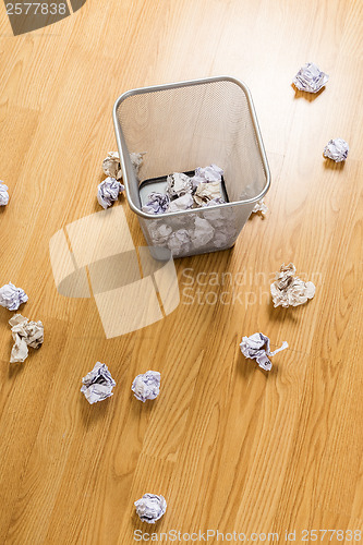 Image of Trash bin and paper ball