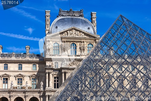 Image of Louvre museum