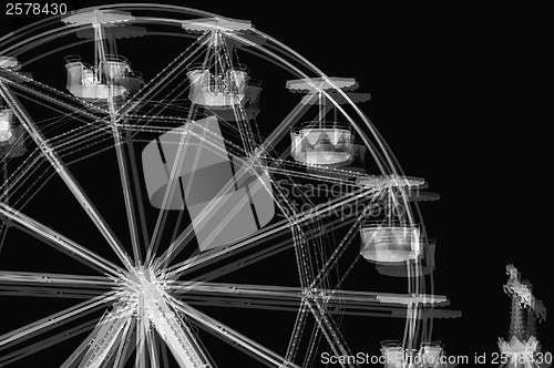 Image of ferris wheel black and white