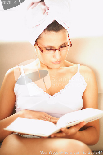 Image of Women reading a book