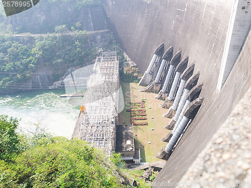 Image of concrete dam