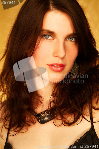 Image of Brunette model pose