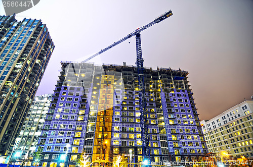 Image of tall highrise building under construction in a big city