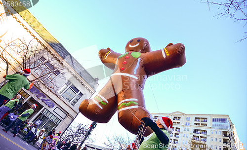 Image of ginger bread cookie inflatable floating thru city streets