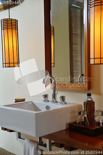 Image of Luxury modern bathroom